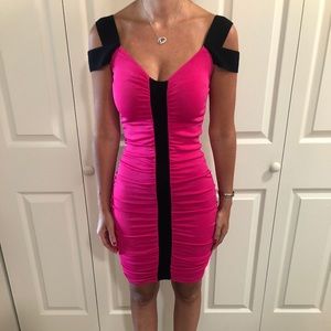 Shoulder cutoff black and pink dress